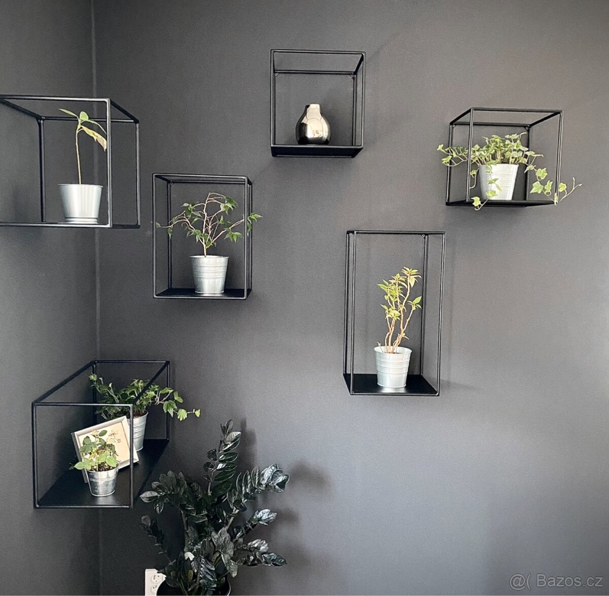 Cena k jednání: Sada designových nástěnných polic