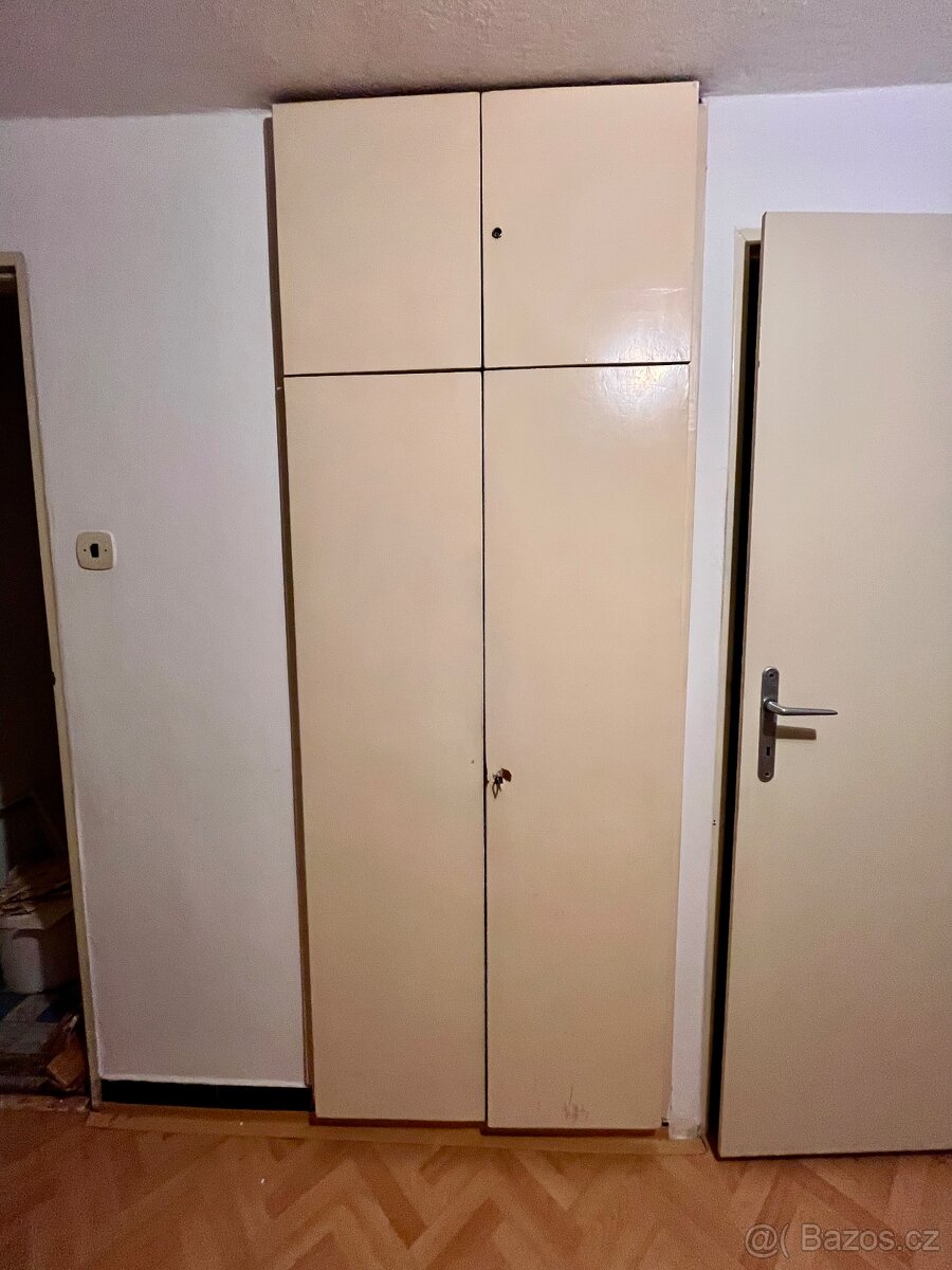 Skříň