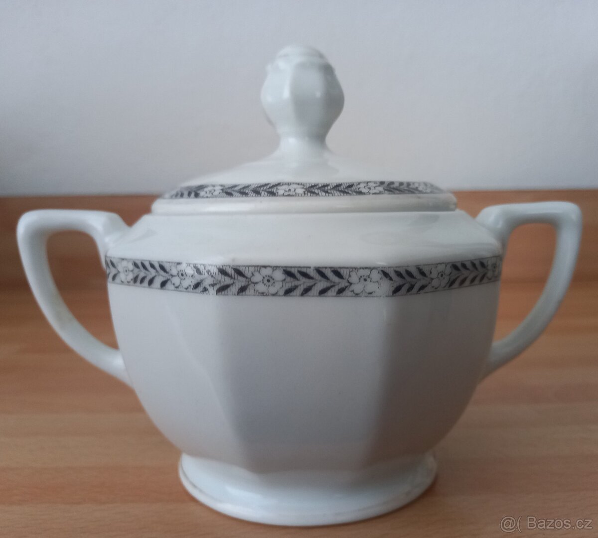 Starožitná porcelánová cukřenka