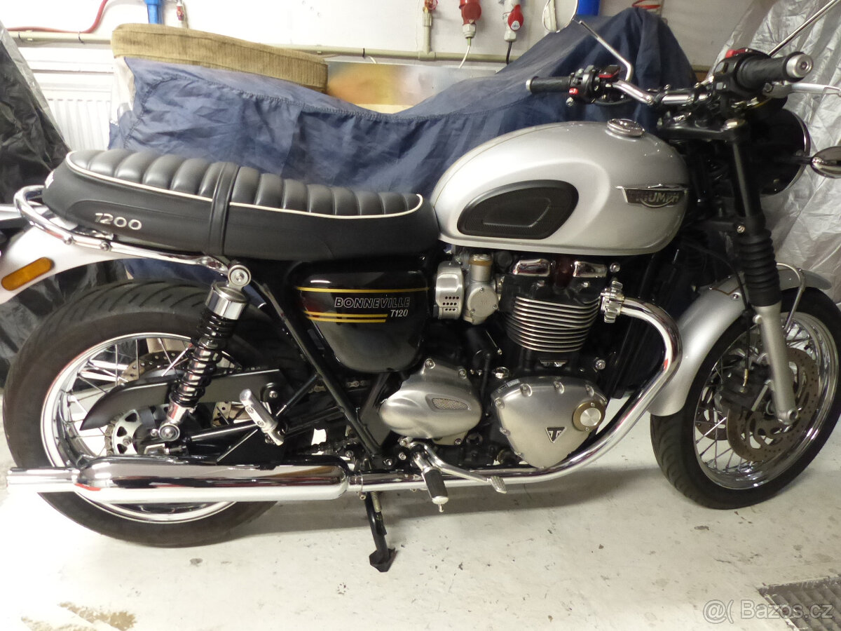 Triumph boneville, tank bak,zadní nosič.