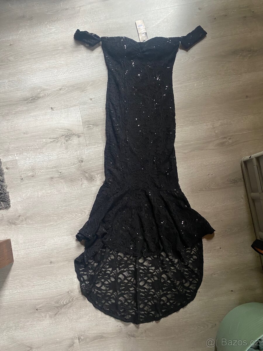 Černé krajkové midi šaty s flitry