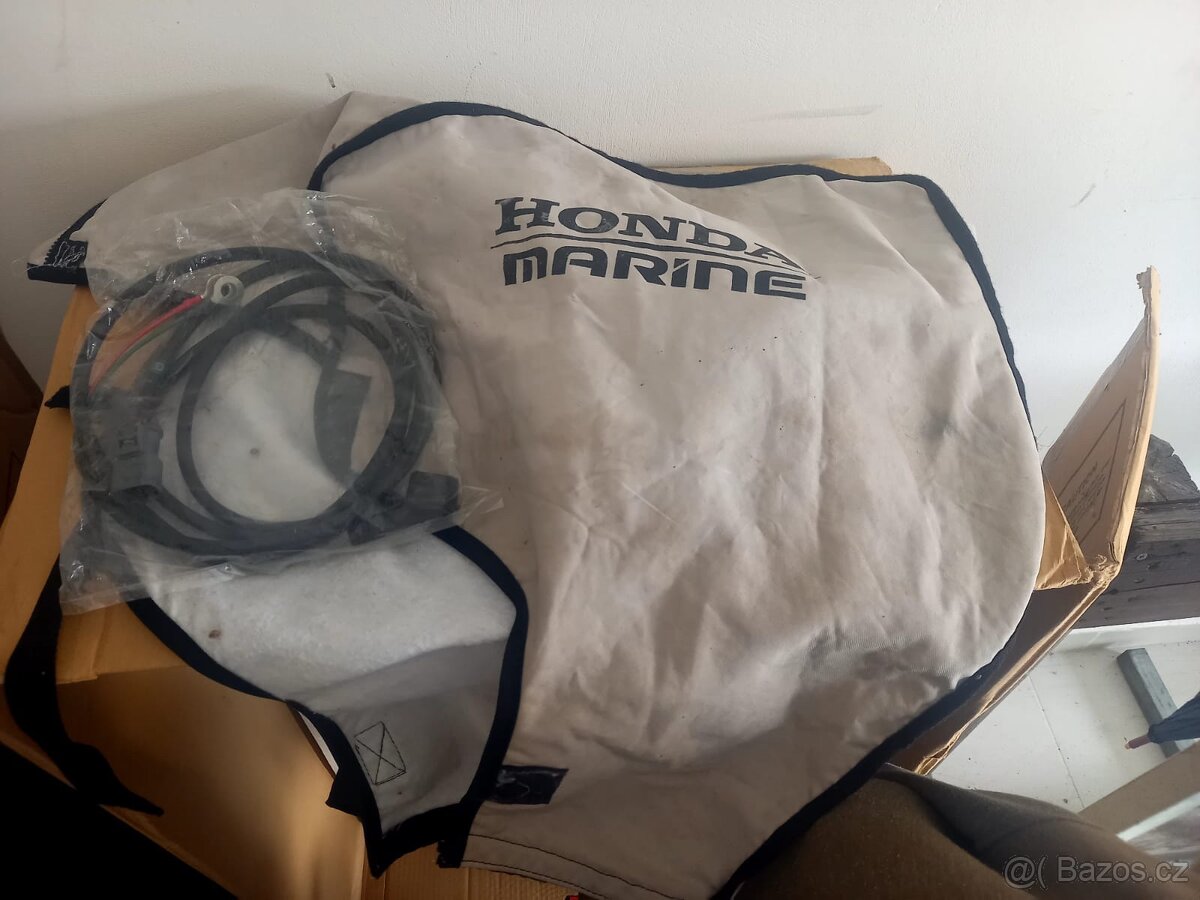 Obal na lodní motor Honda BF8-10 a kabel dobíjení