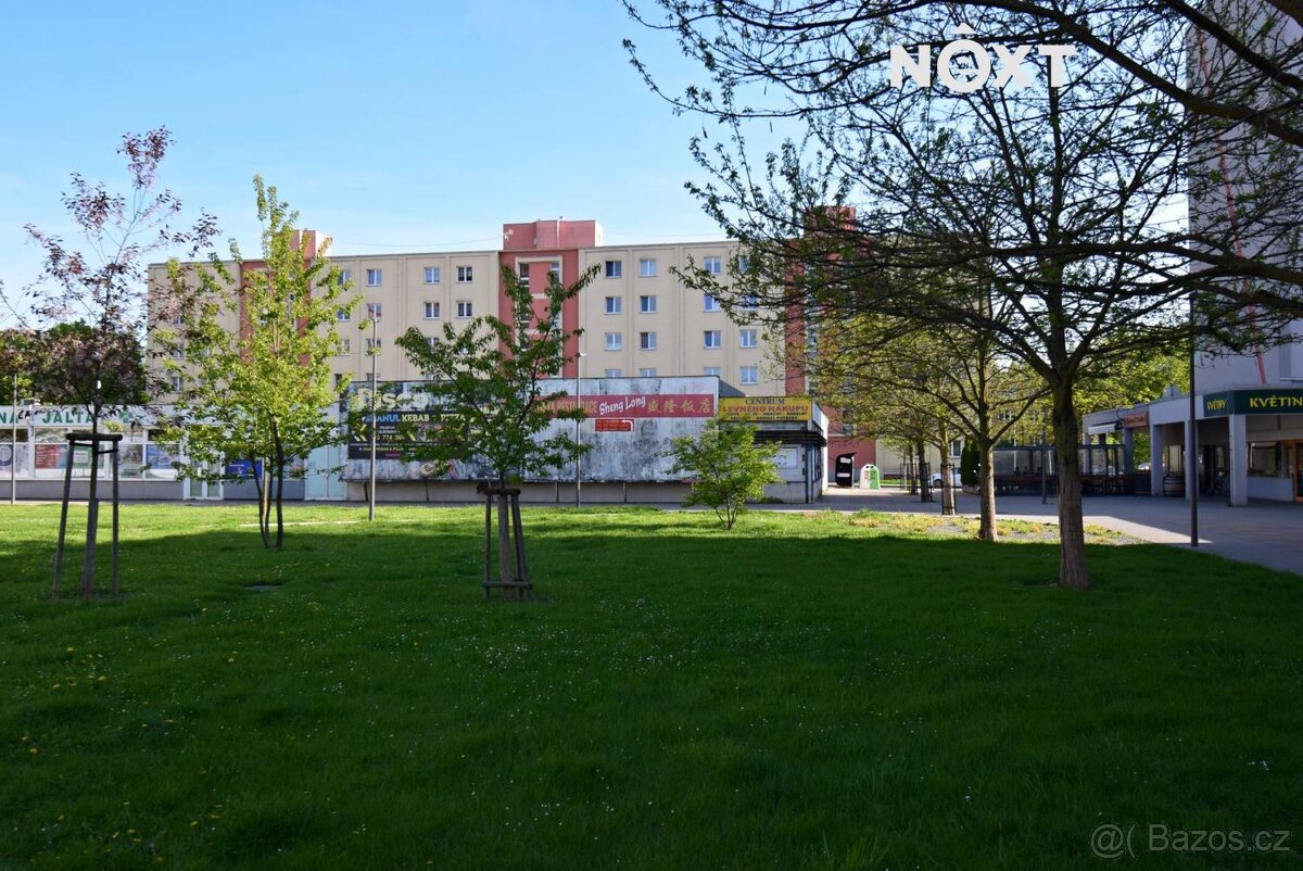 Pronájem komerční Obchodní prostory, 600㎡