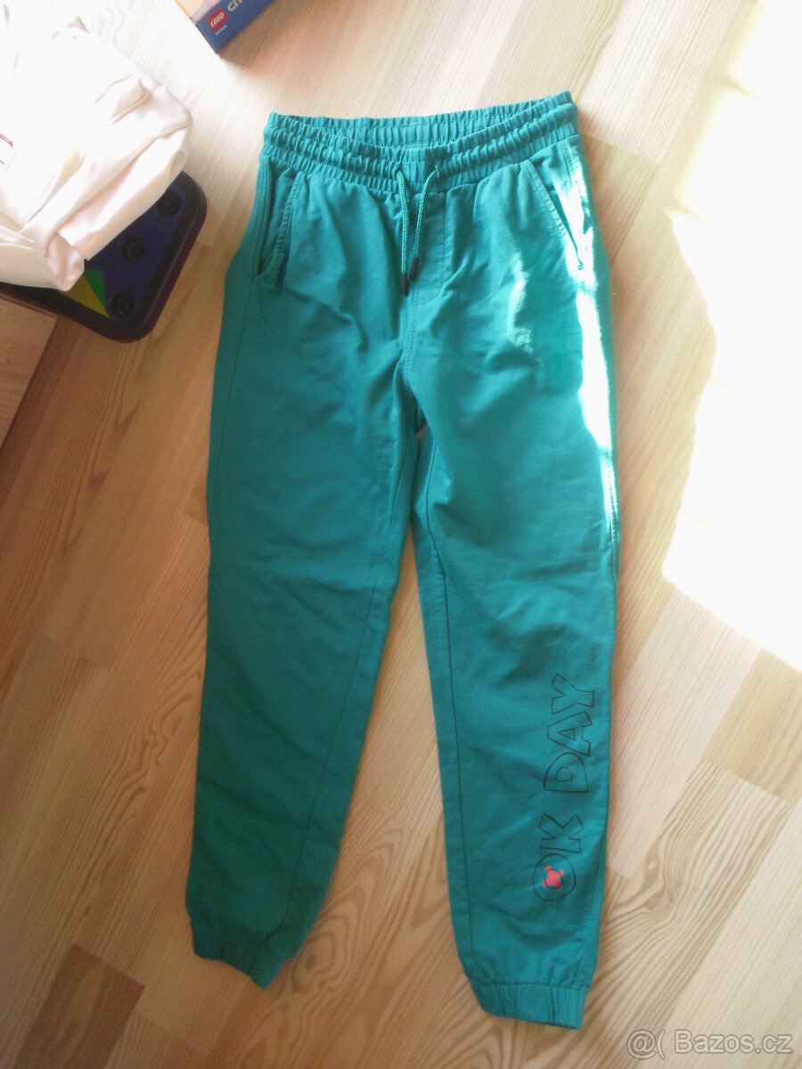 Tepláky zn. Mokida vel.152