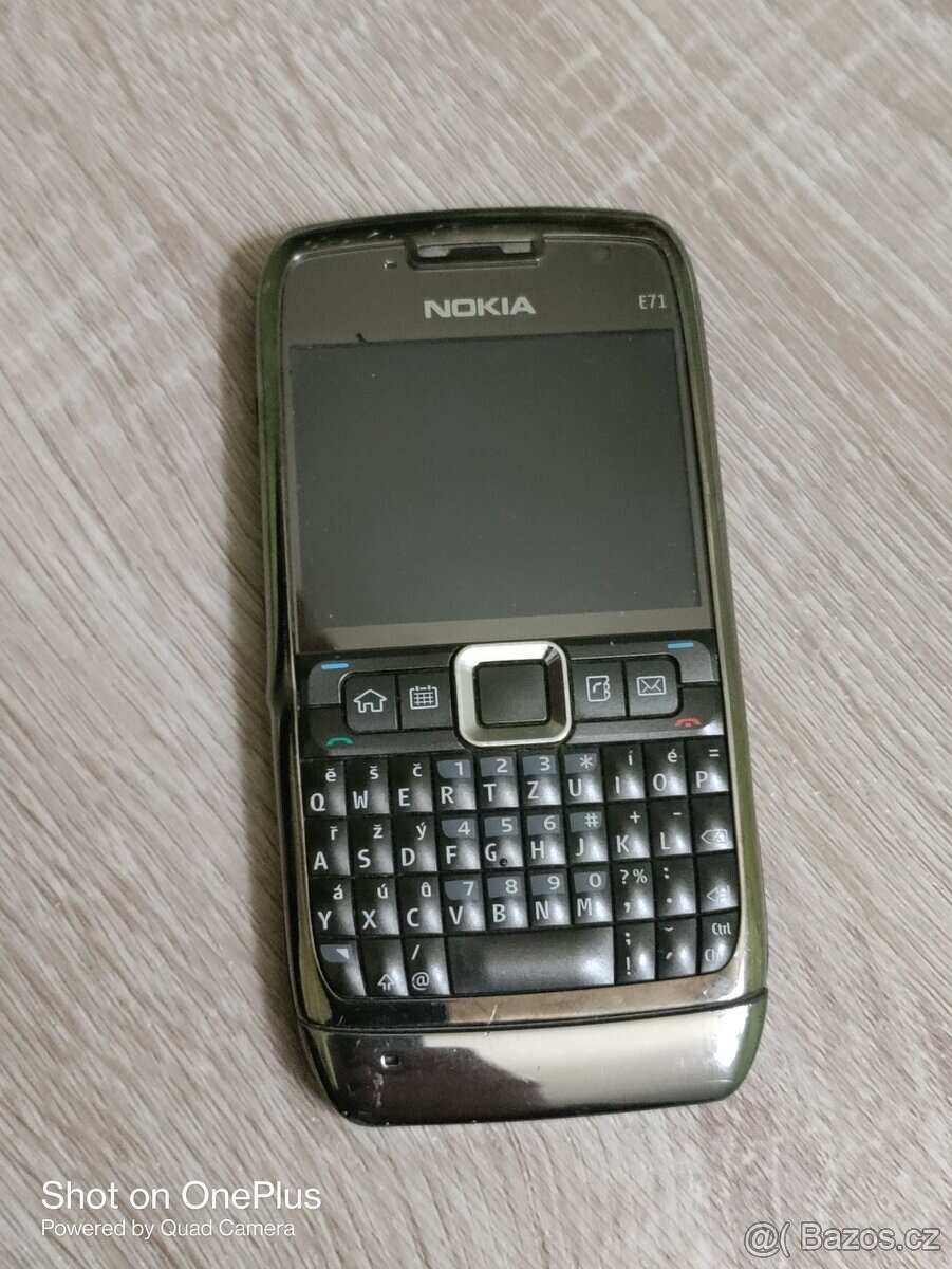Sběratelský mobil Nokia E71 Eseries
