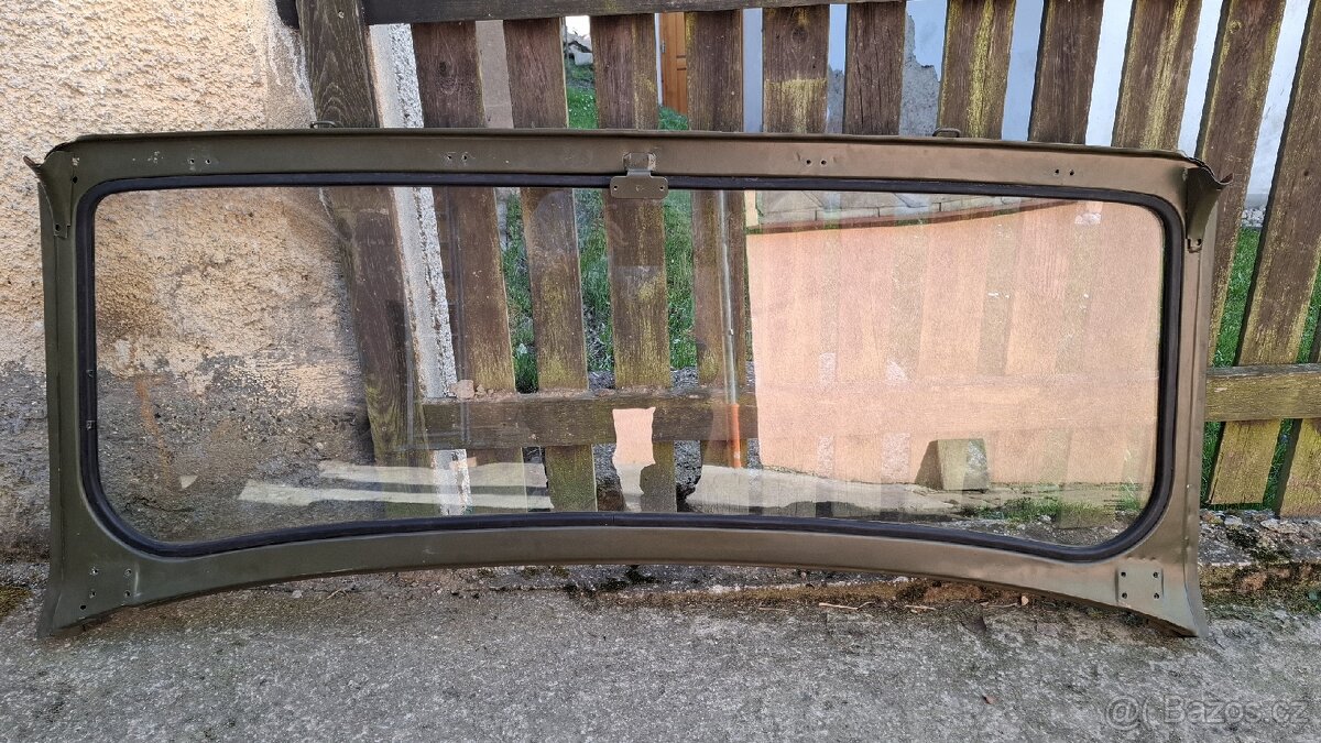 Rám na čelní okno UAZ 469