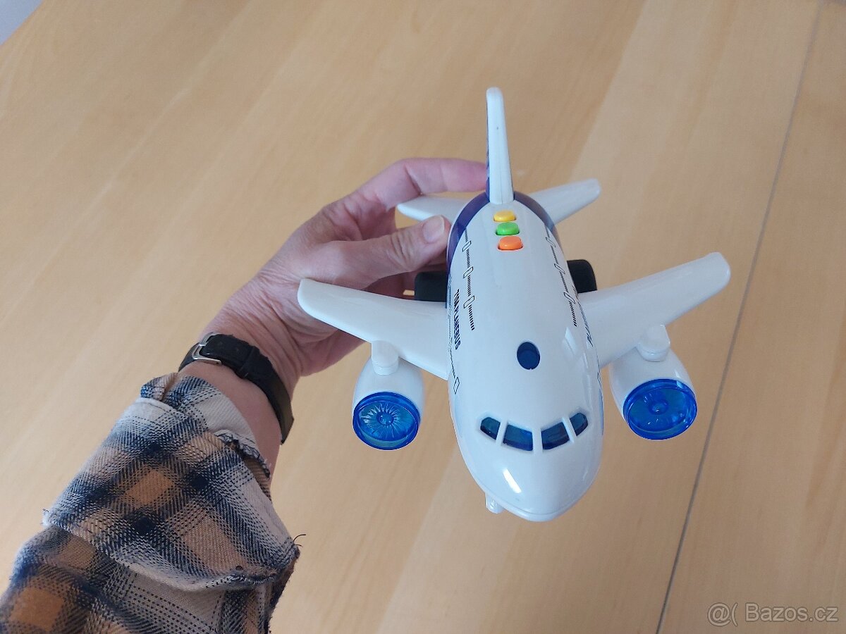 Letadlo se zvuky 20 cm