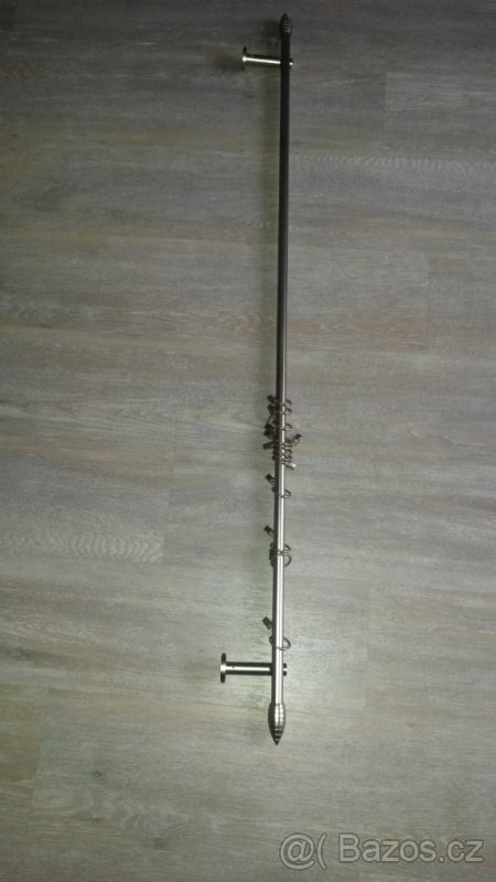 Záclonová tyč.