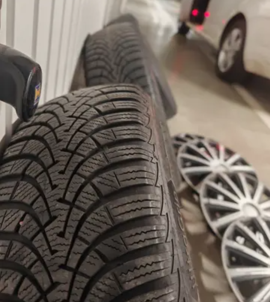 PLECHOVÉ DISKY KOLA+ZIMNÍ PNEU 195/65 R15+POKLICE