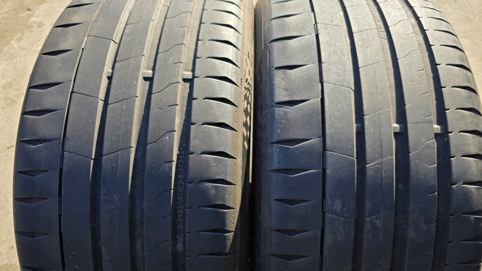 Letní pneu 255/40/19 Continental