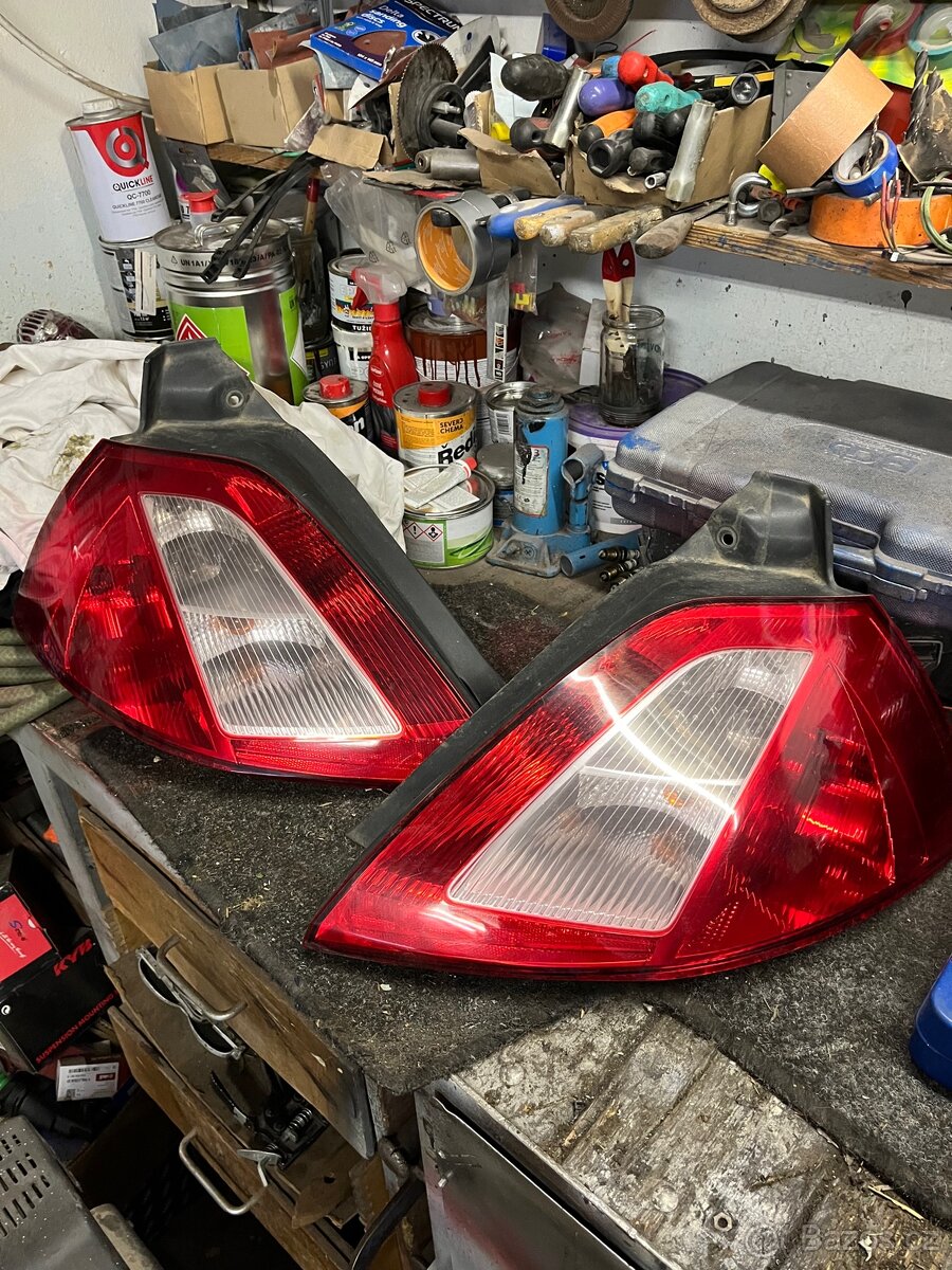 Prodám zadní světla z Renault megane 2