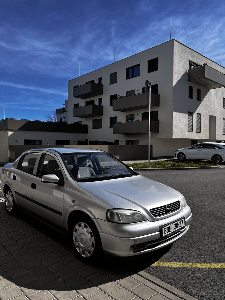 Opel Astra 1.6 -> malý nájezd, garážováno 20 let