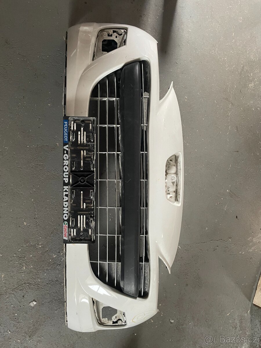 P nárazník Peugeot 207 vč. koster a mřížky