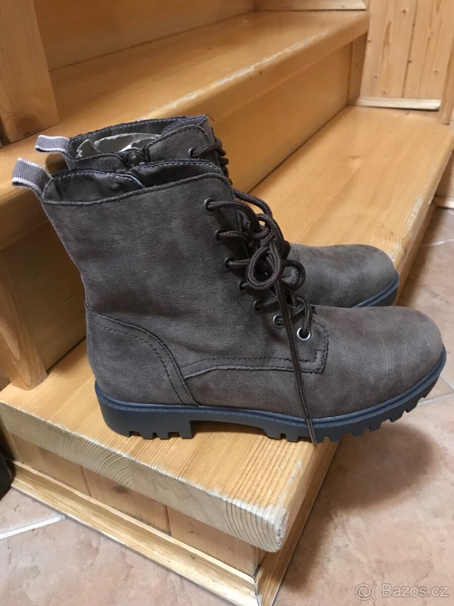 Kotníčkové zateplené dámské boty