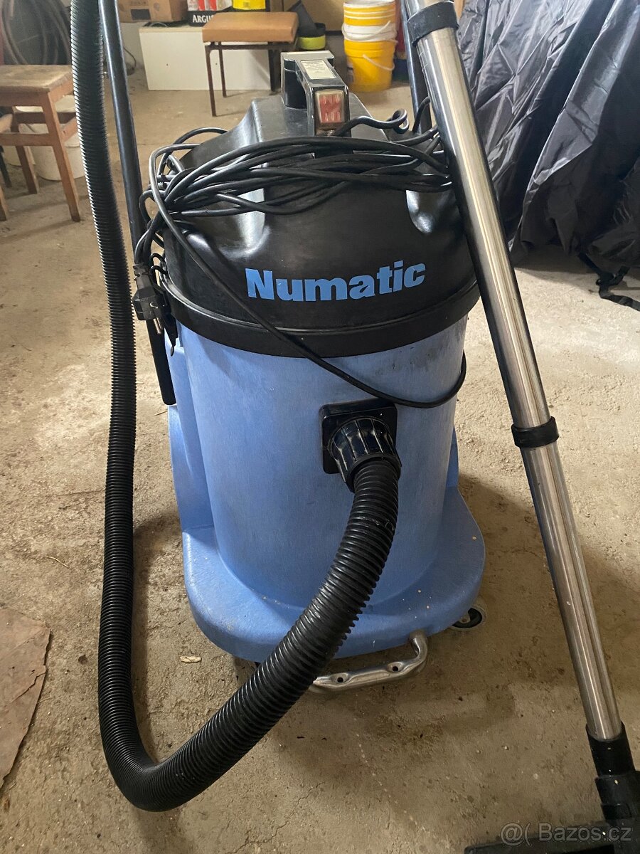 Průmyslový vysavač Numatic