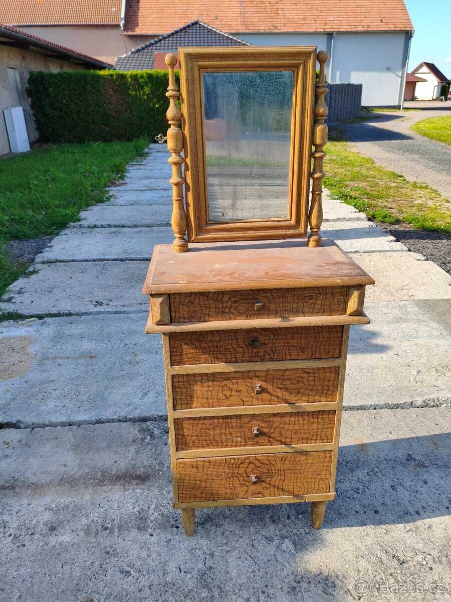 Starožitná šuplíkatá komoda se zrcadlem