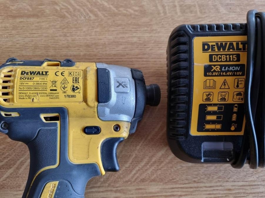 Rázový utahovák DeWALT 887