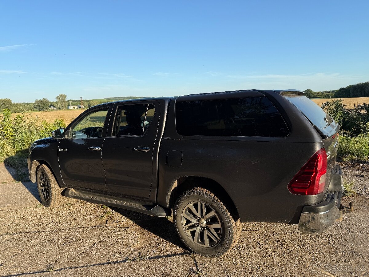 Toyota Hilux 2,4 D 110 kw