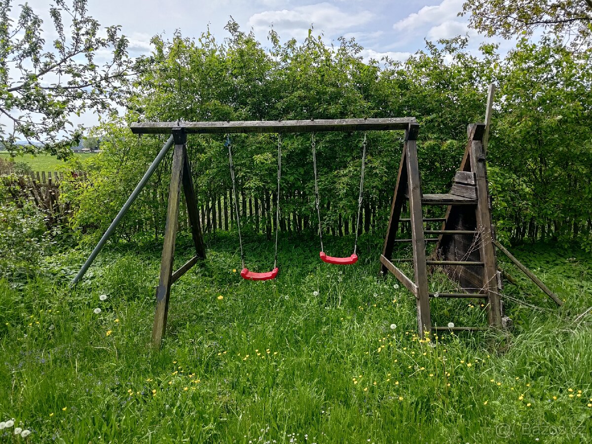 Houpačka pro 2 děti, dřevěná konstrukce