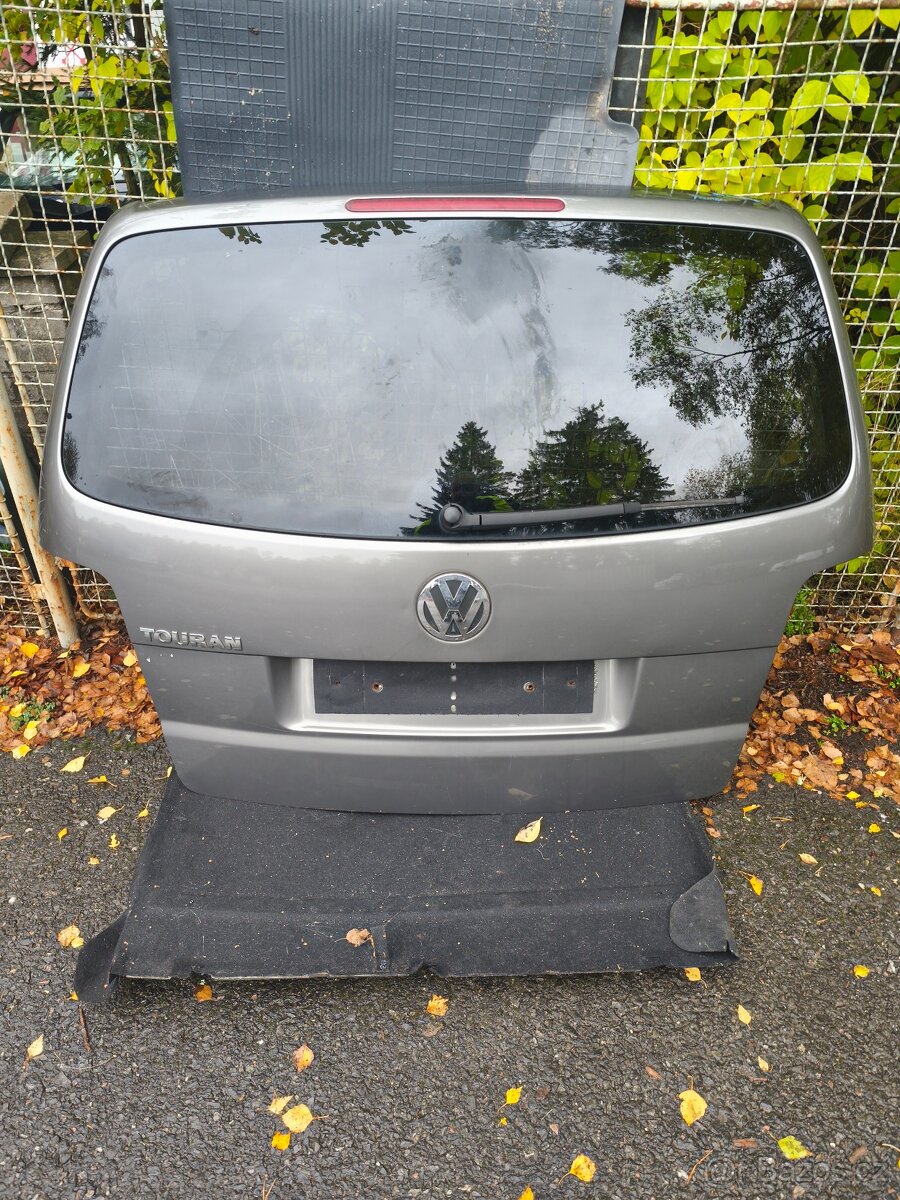 VW Touran -páté dveře, viko kufru