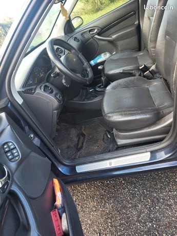 Ford Focus mk1 kožené sedačky přední + zadní