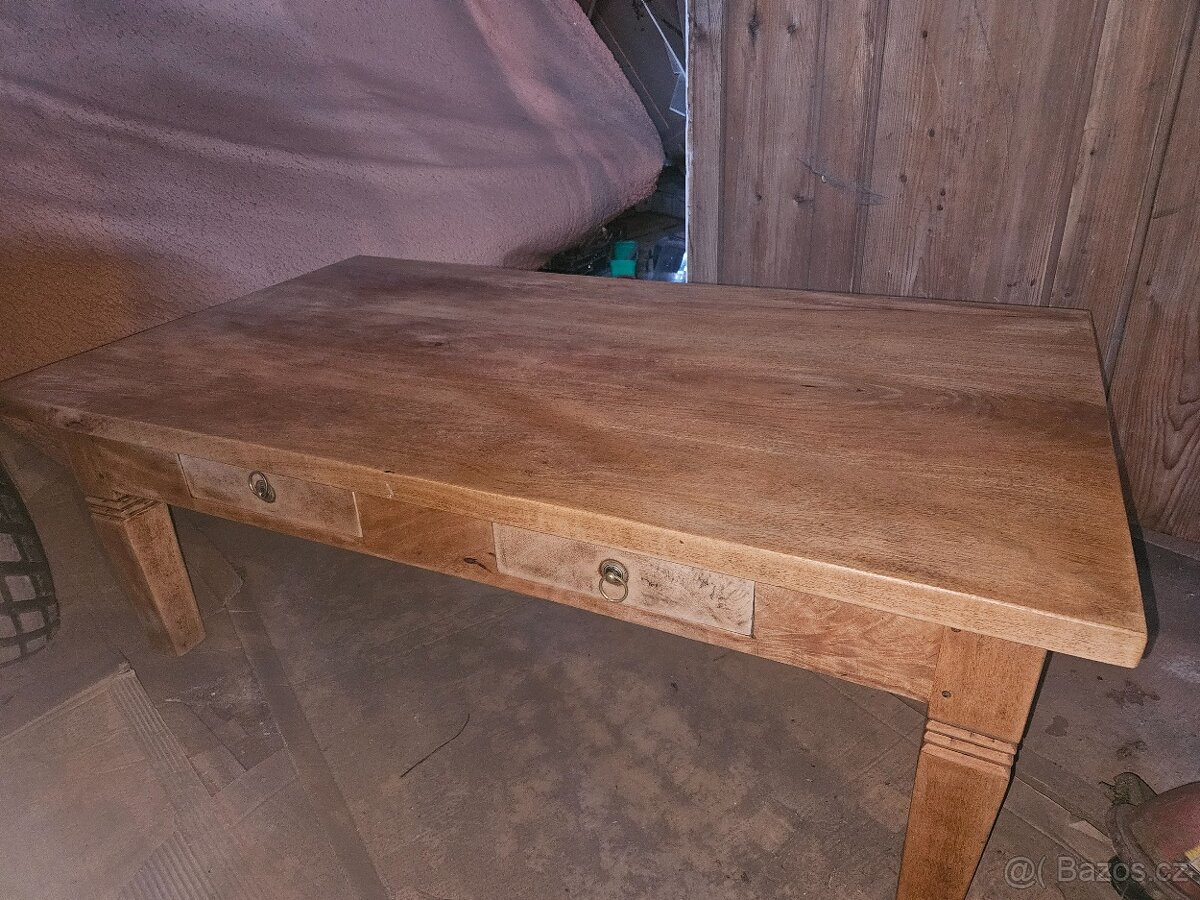 Teakový stůl