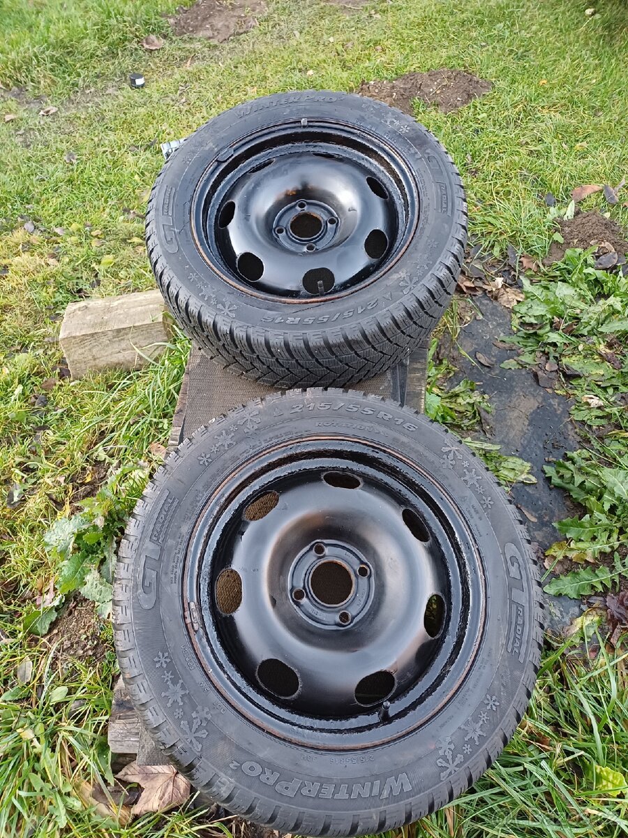 Zimní pneu na discich 215/55 R16