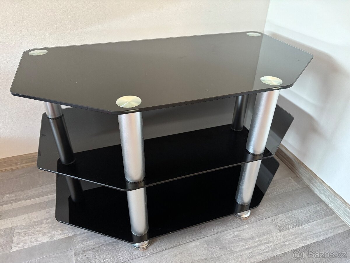 Skleněný televizní stolek