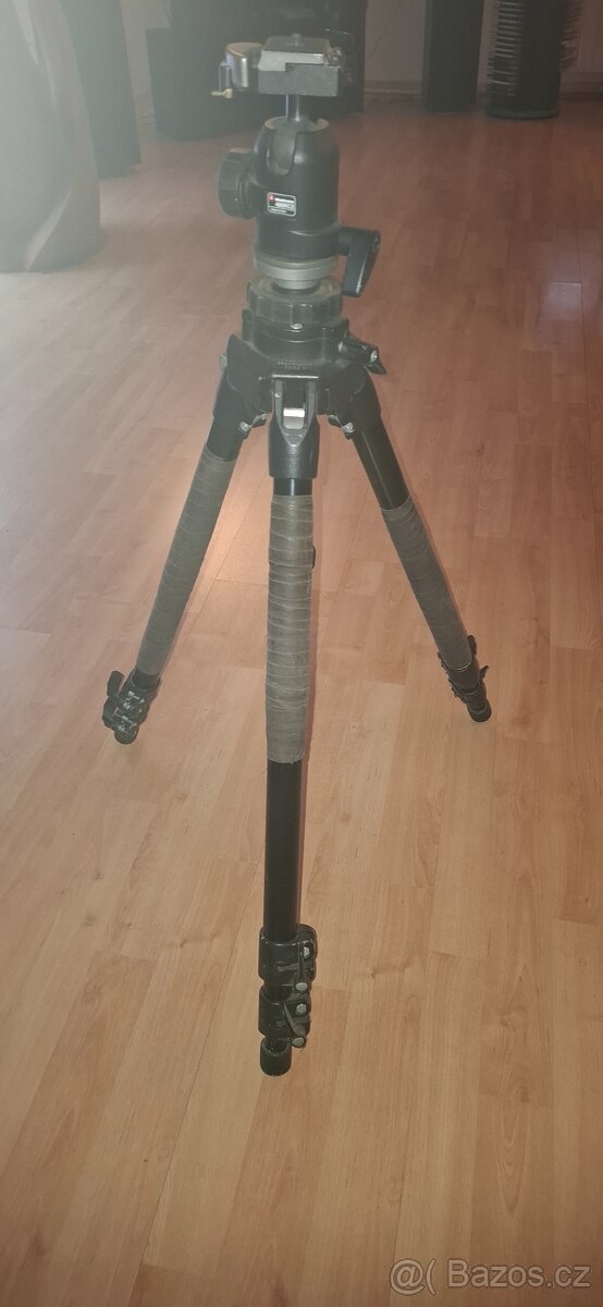 Stativ Manfrotto s hlavou na prodej
