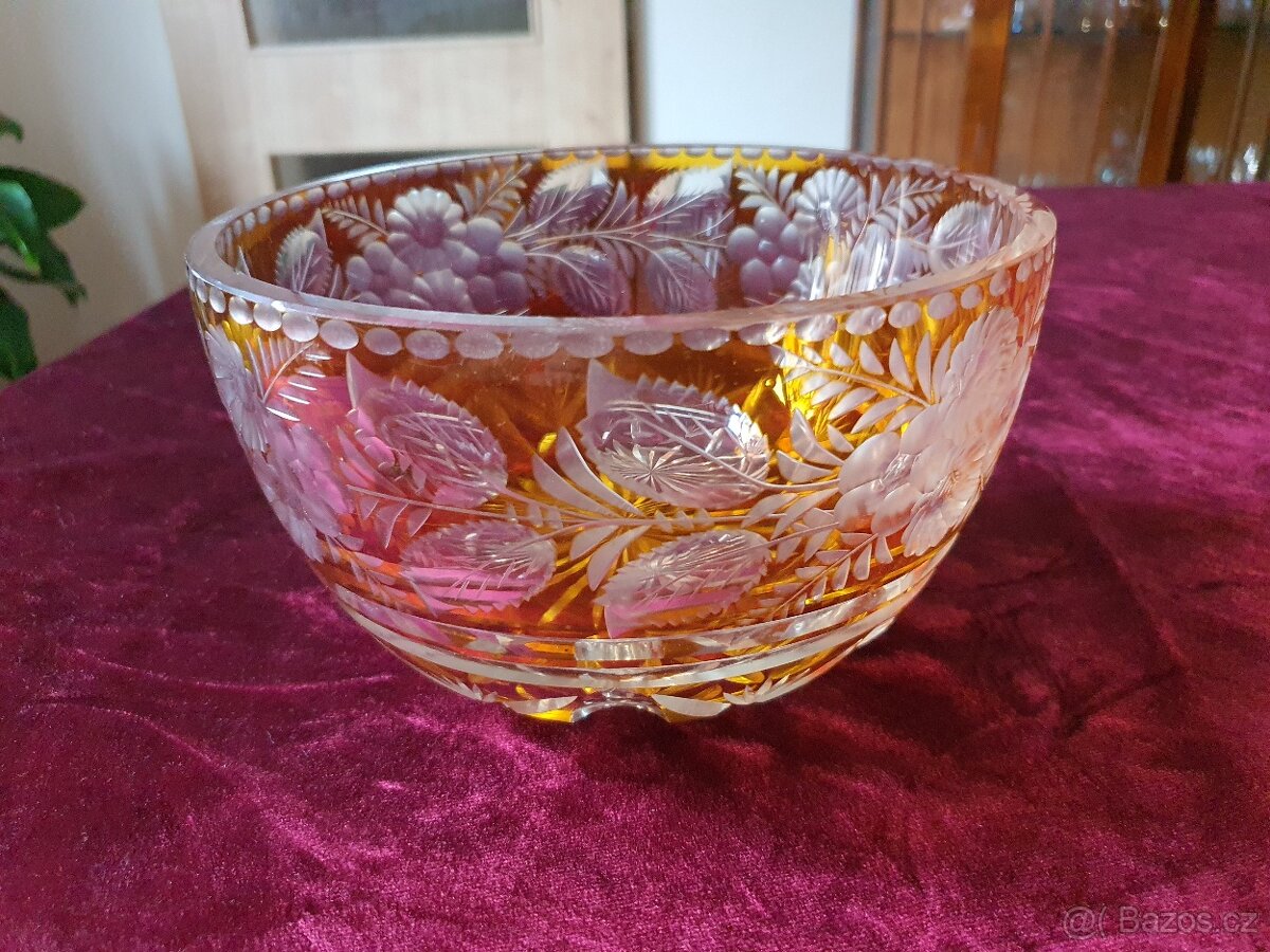 Mísa z broušeného skla