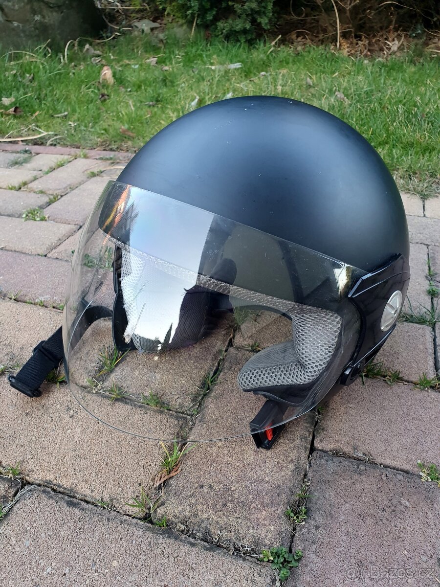 Dámská helma na motorku XS