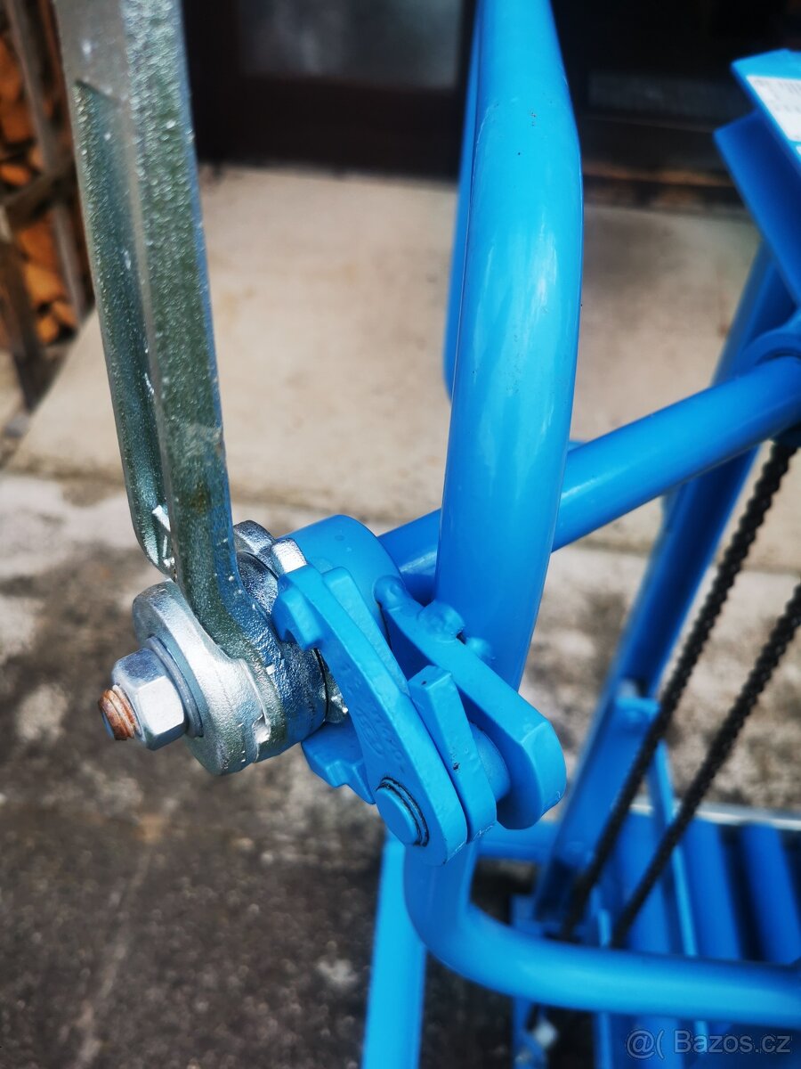 Transportni vozik s mechanickym zdvihem plosiny s rolemi
