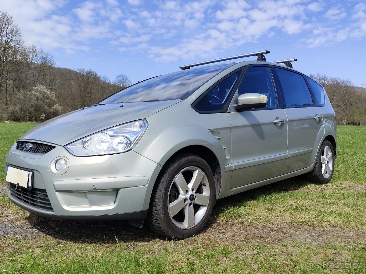 FORD S-MAX TITANIUM ULTIMATE BENZÍN 2.0i 107KW