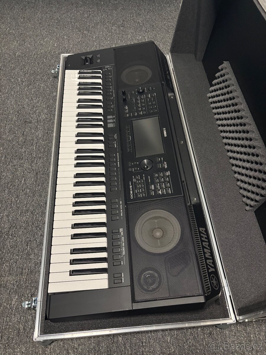 Yamaha PSR - SX900 + příslušenství