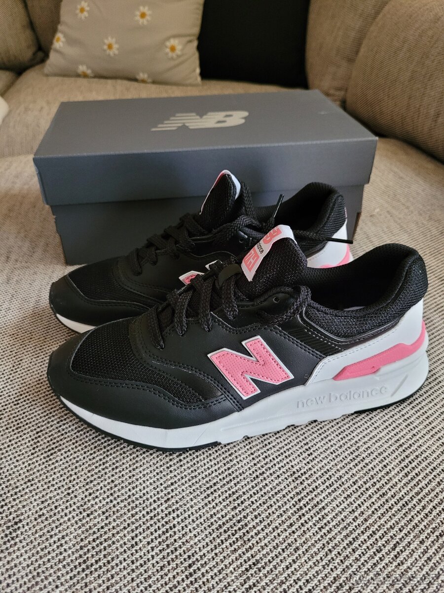 Nové dívčí dámské tenisky sneakersy zn. New Balance, vel. 37