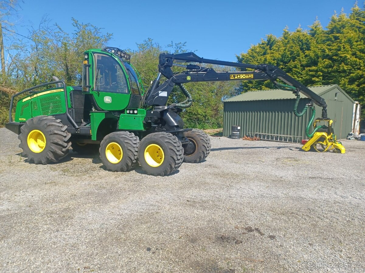 Harvestor JOHN DEERE 1070E