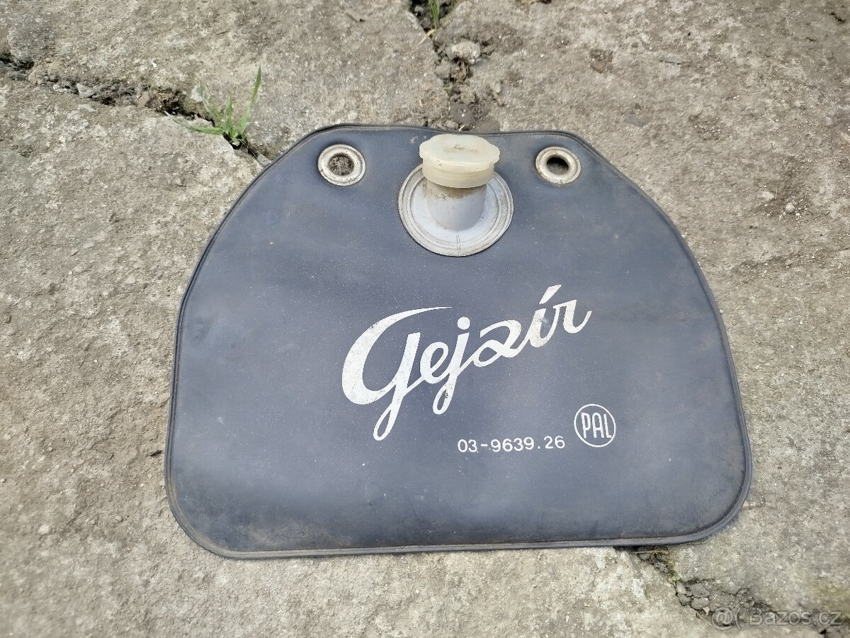 Škoda originál pytlík ostřikovače Gejzír hezký stav