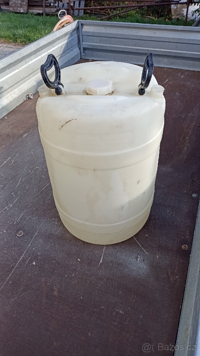 Prodám plastový sud, konev, bečka 50l