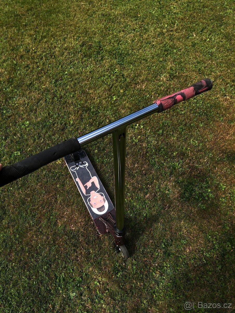 CUSTOM freestyle koloběžka
