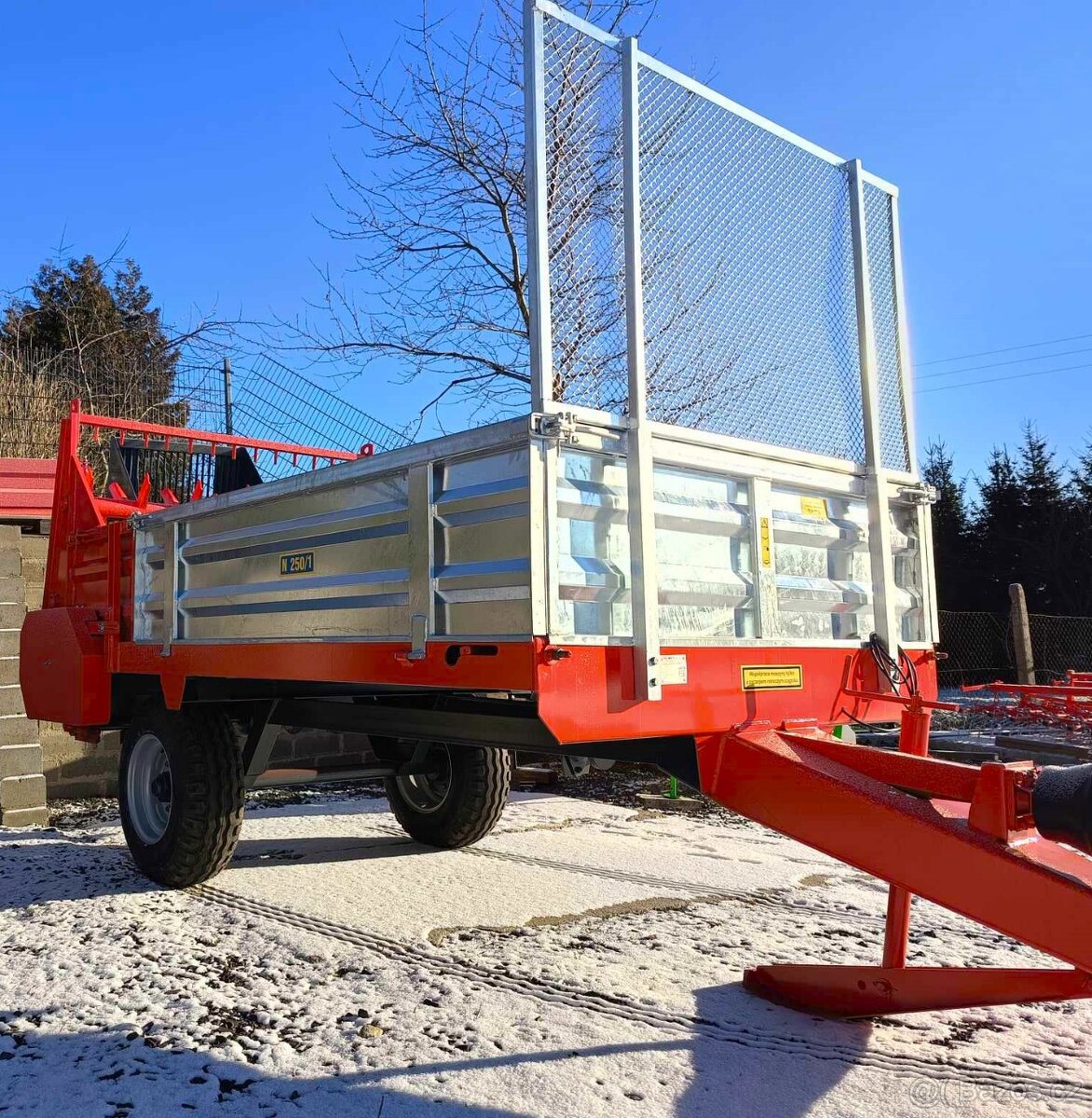 Rozmetadlo hnoje N 250/1 2,5 tuny