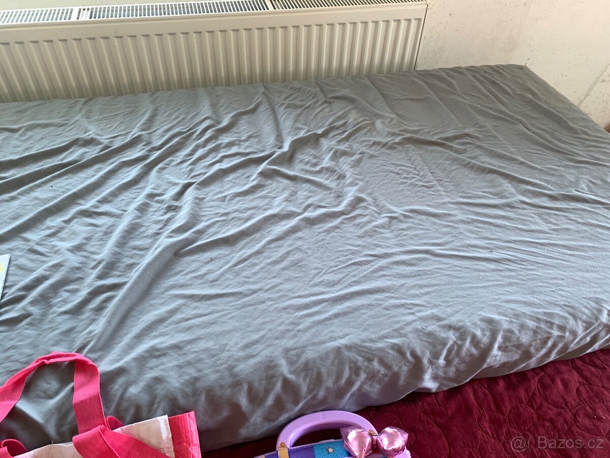 Daruji za odvoz matraci Ikea pro psa, dále nafukovací matrac