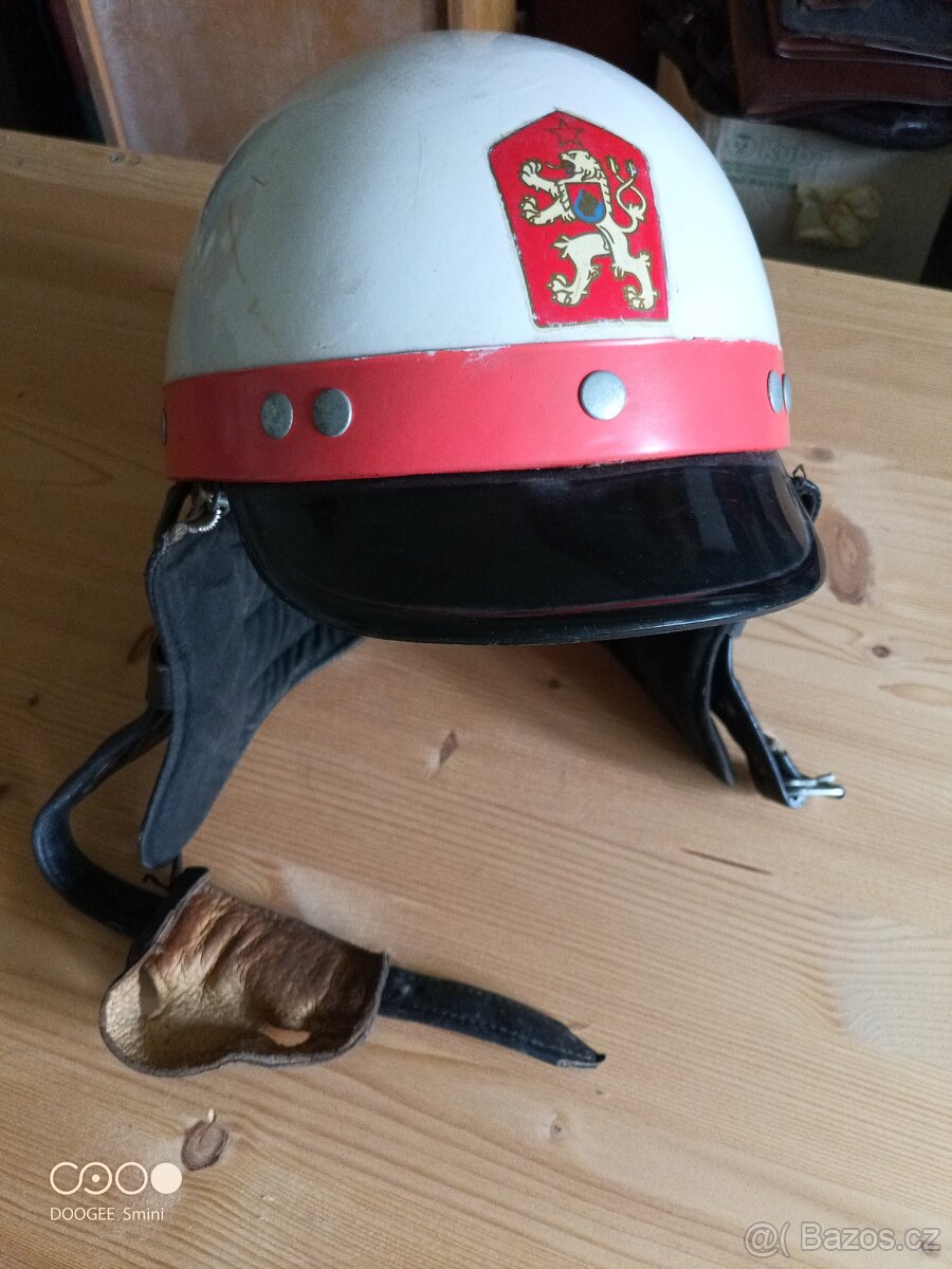 Policejní přilba