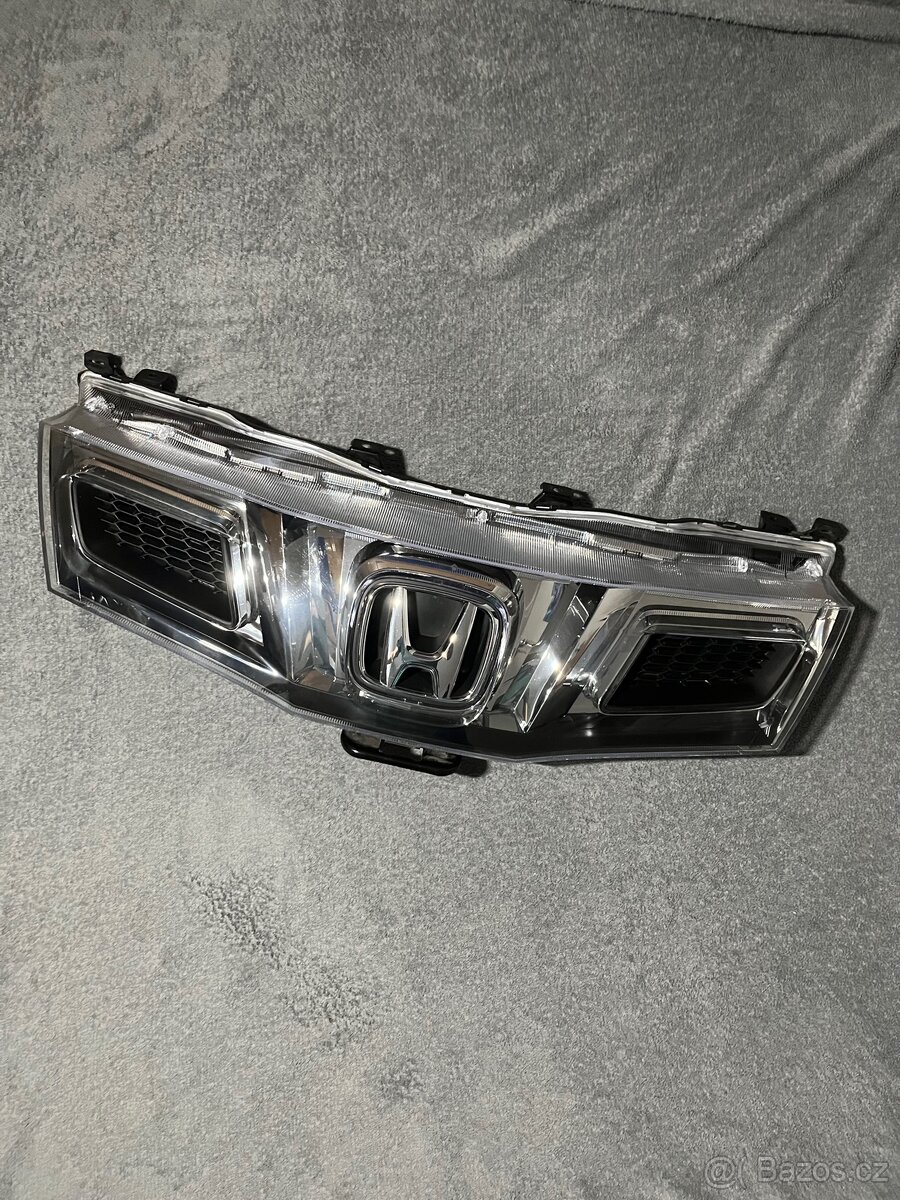 Honda civic 8g přední mřížka