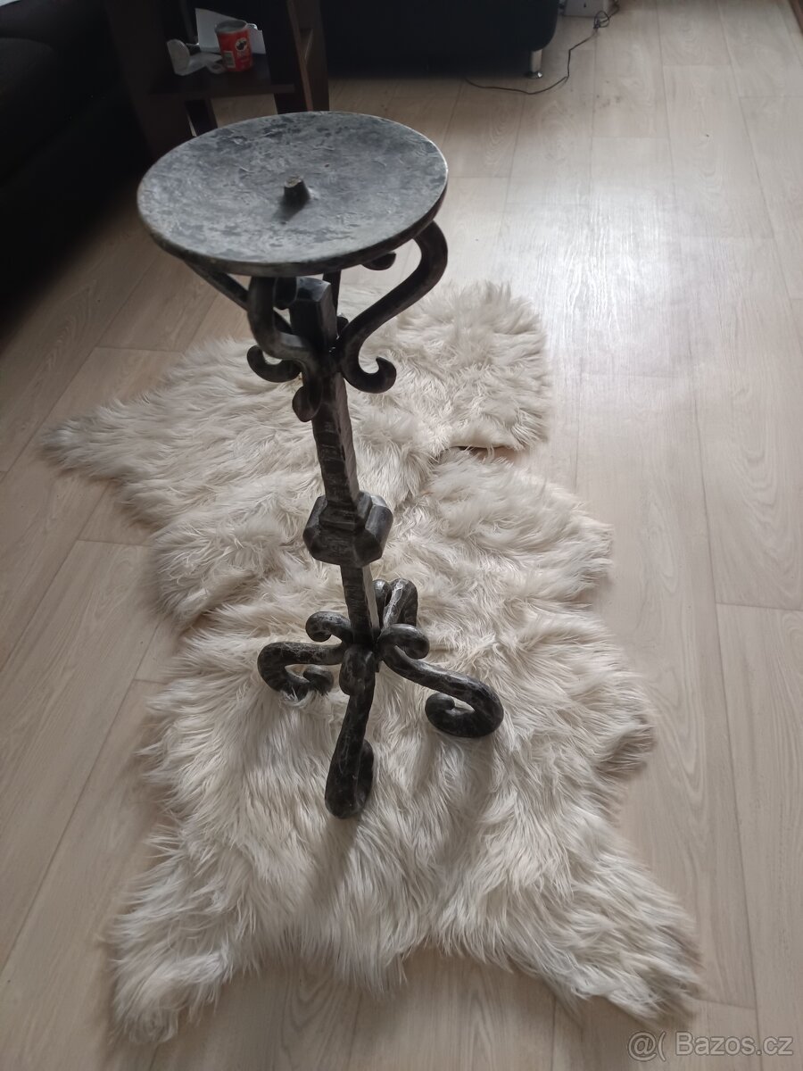 ruční kovaná práce