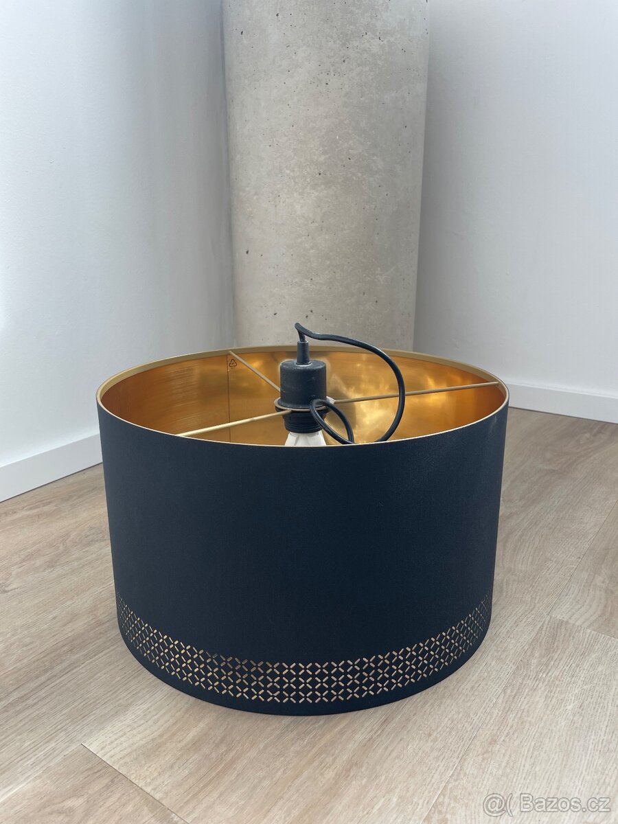 Černý designový lustr