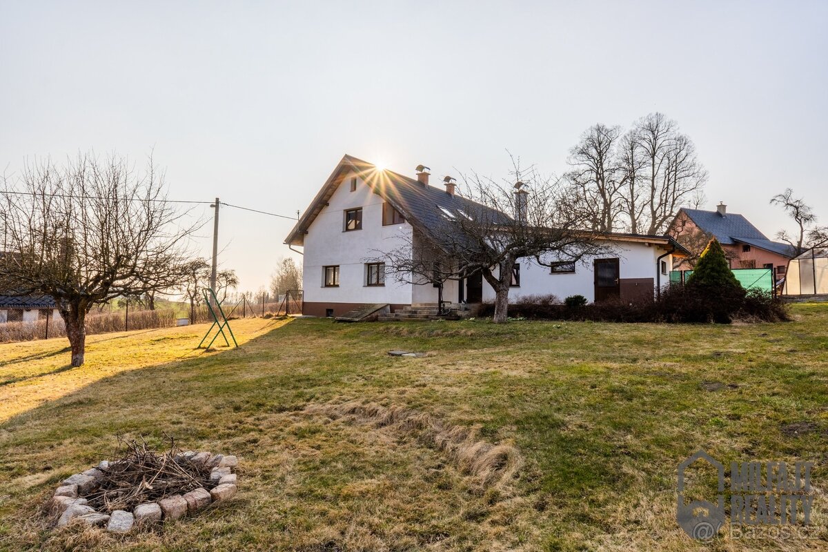 Dvougenerační RD (3+1, 4+kk), 2.135 m2 pozemek, Železný Brod