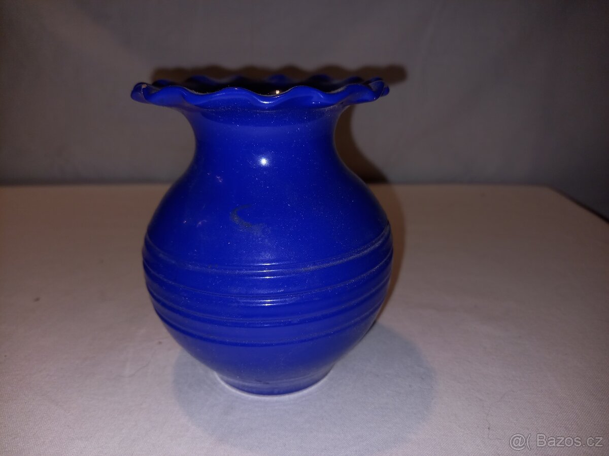 Porcelánová dekorační váza.