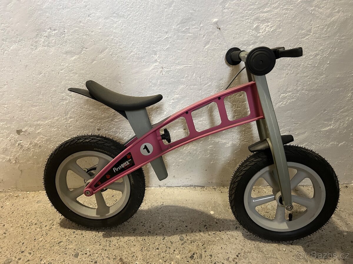 Dětské odráželo-First Bike
