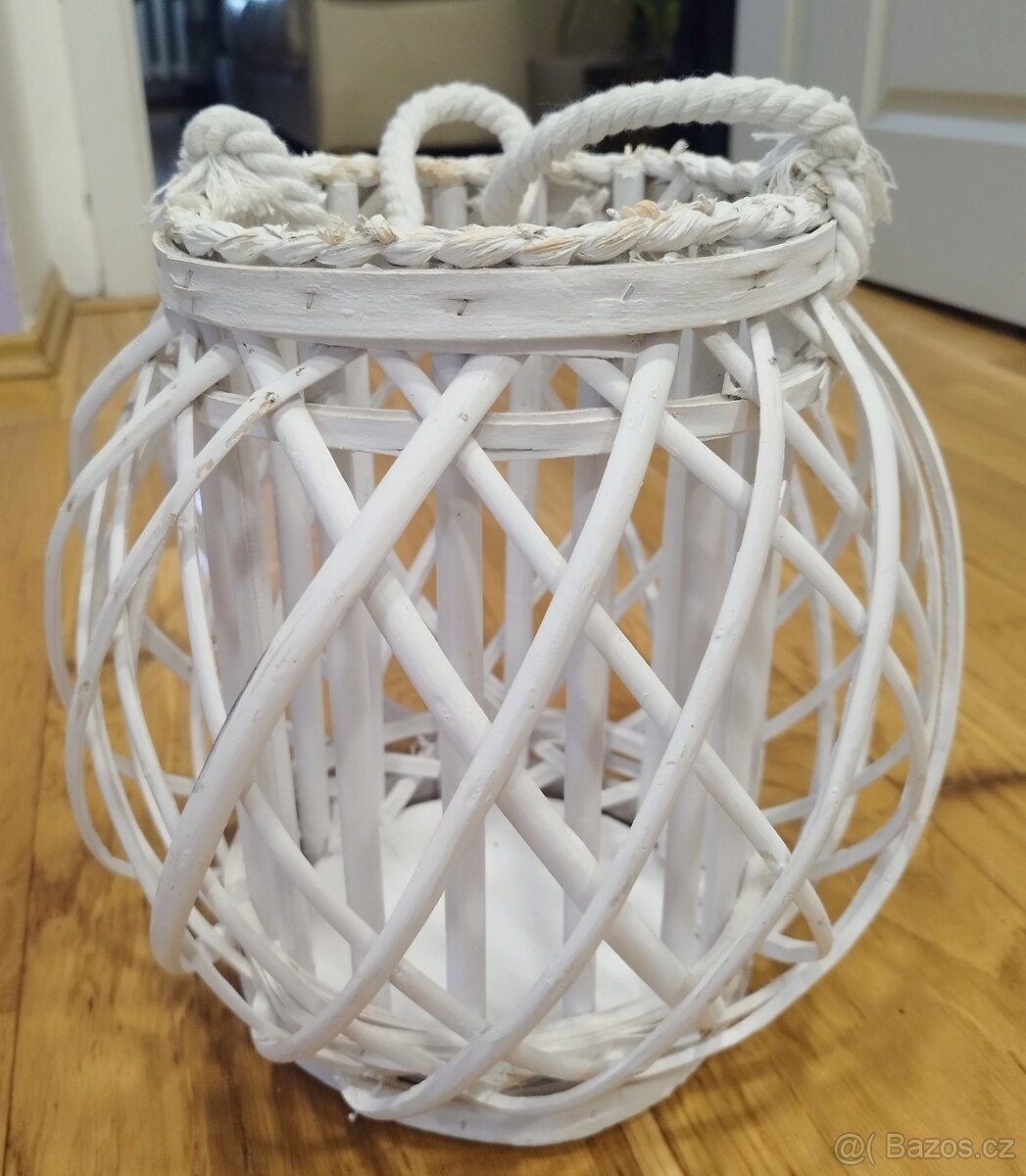 Dekorační proutěný košík