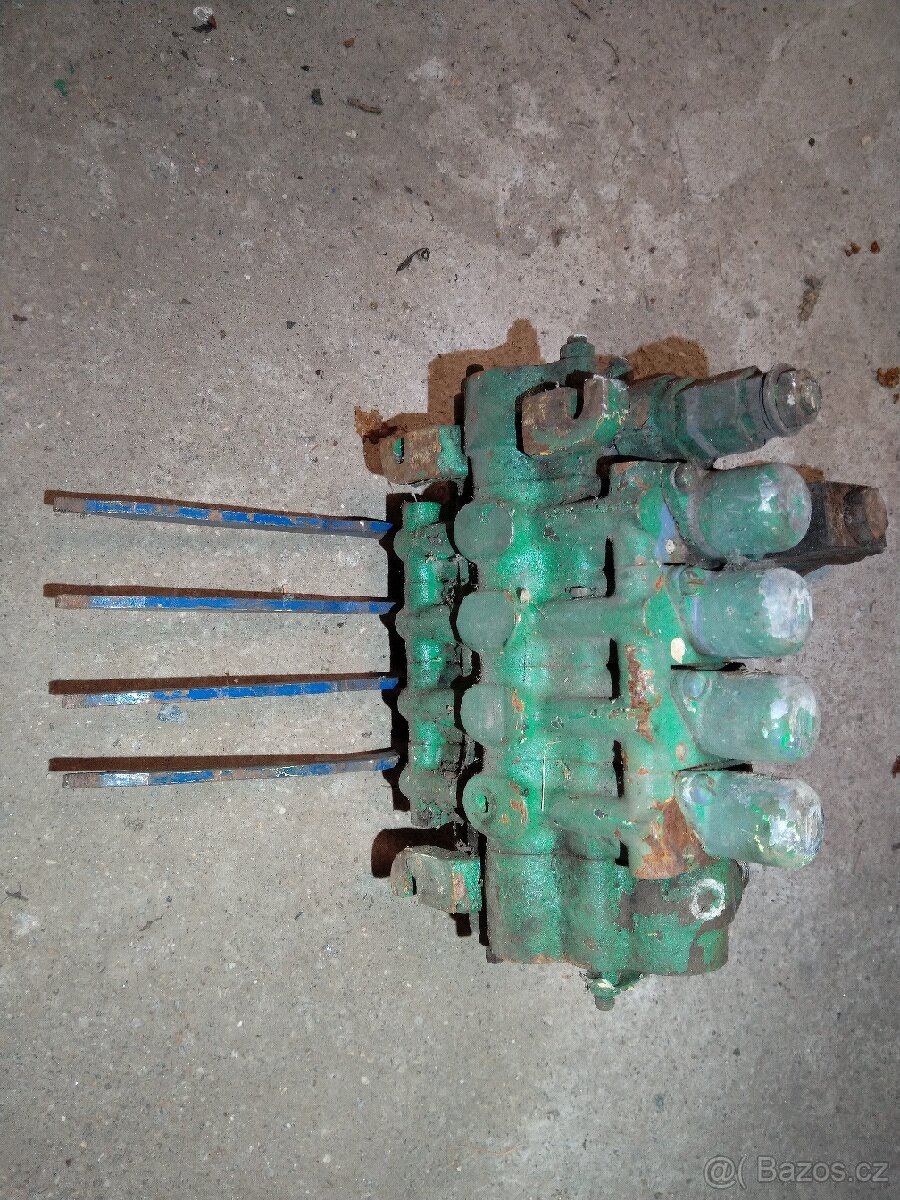 4 sekční rozvaděč Racine